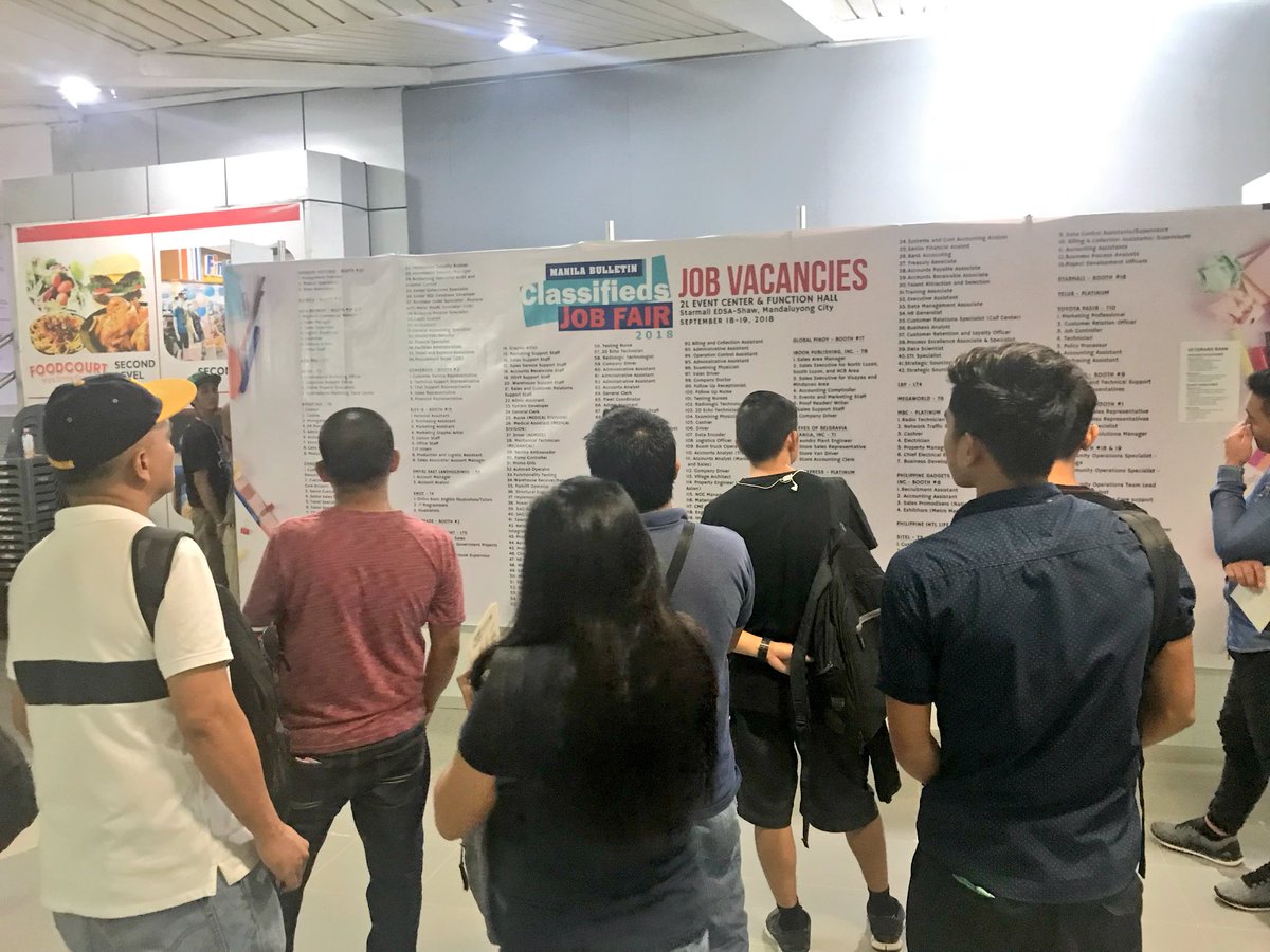manilabulletin's tweet photo. LOOK: Jobseekers are already here for the #MBJobFair. We’ll open in a few. https://t.co/BHxWNLWAxY