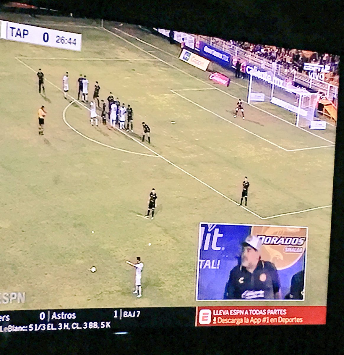 jj_villeda's tweet image. Nadie en la historia del fútbol tan mediático como el Diego... aunque no ha demostrado ser gran estratega, lo que hizo en este deporte como jugador, a estas alturas se da el lujo de dirigir un Club y ver sus gestos simultáneos al de los protagonistas en la cancha. ##ElNumberOne