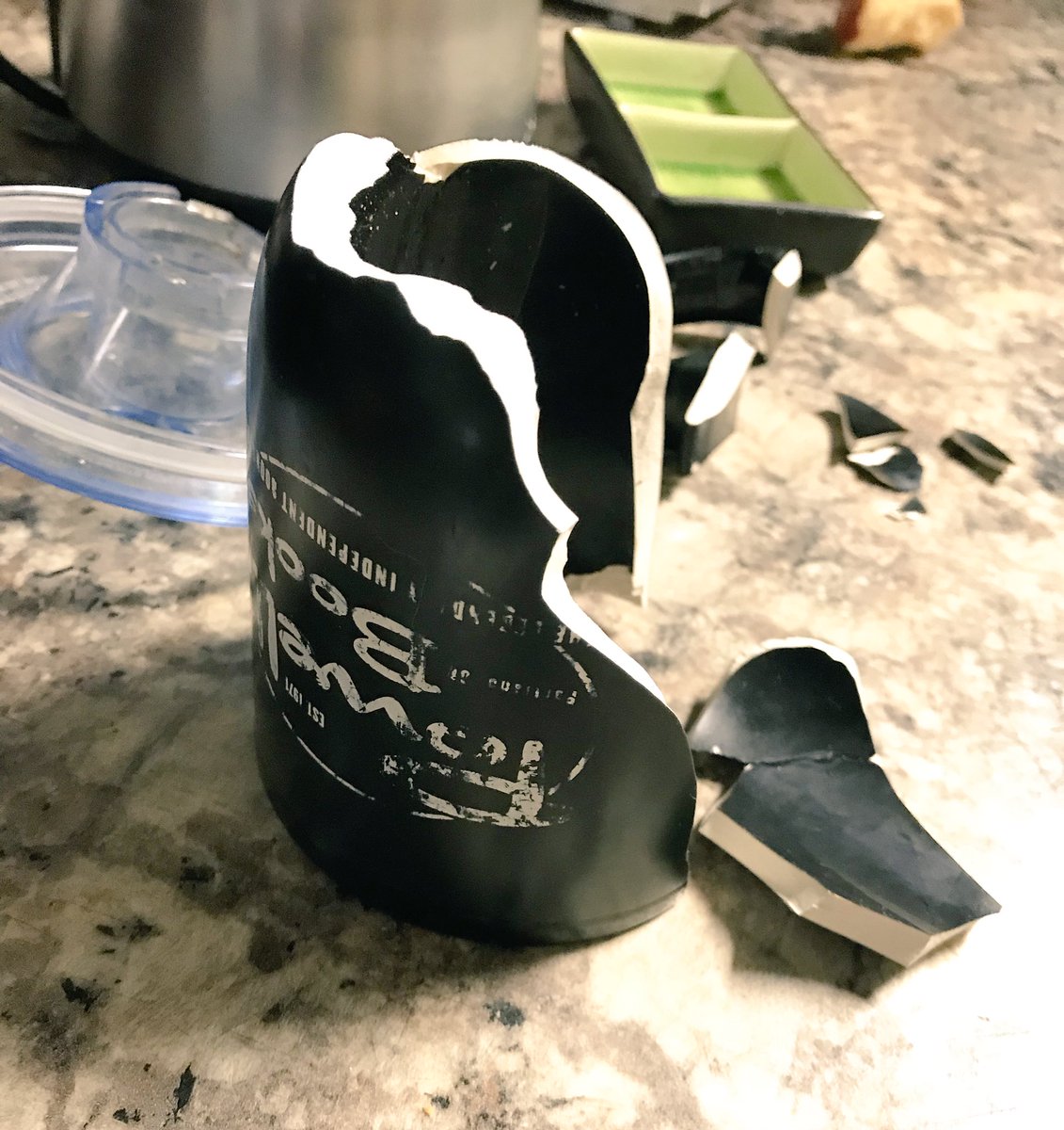 TheAlanNoble's tweet photo. Broke my favorite mug today. Coffee will never taste as good again. #ripmug https://t.co/om3H5efoWl