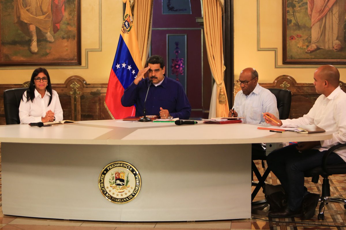 Buenas noticias nos dio el presidente <a href="/NicolasMaduro/">Nicolás Maduro</a> : Relanzamiento del Programa Canaimita, incremento de becas, reactivación de escuelas técnicas, empresas comunales para mantenimiento de instituciones educativas... ¡La educación de nuestros niños es prioridad!