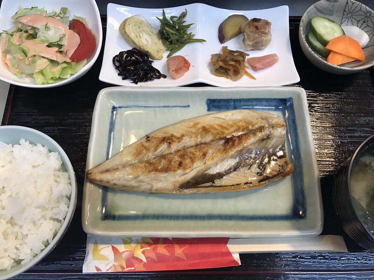 lunch_yoshi's tweet photo. ☀️おはようございます☀️

♡本日のランチメニュー♡

A 鶏つくね照り焼き  ￥600
B アジフライ ￥600

ご来店お待ちしております🌸

写真→土曜日ランチ🍴( ¨̮  )💕
いくら丼＆塩さば＆ぶた味噌

ご意見、ご感想🌸 リクエスト
お待ちしております✨
#ﾗﾝﾁ #茅ヶ崎 #佳 #一坪亭 https://t.co/tqNYEBaT0m