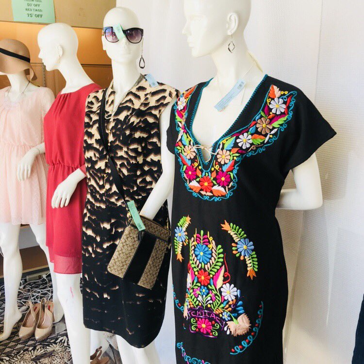 Make sure you pick up your dress! #11patiosartisanal#modamexicana#hechoamano#modacampesina#peasantstyle#mexicofashion#septembercollection2018