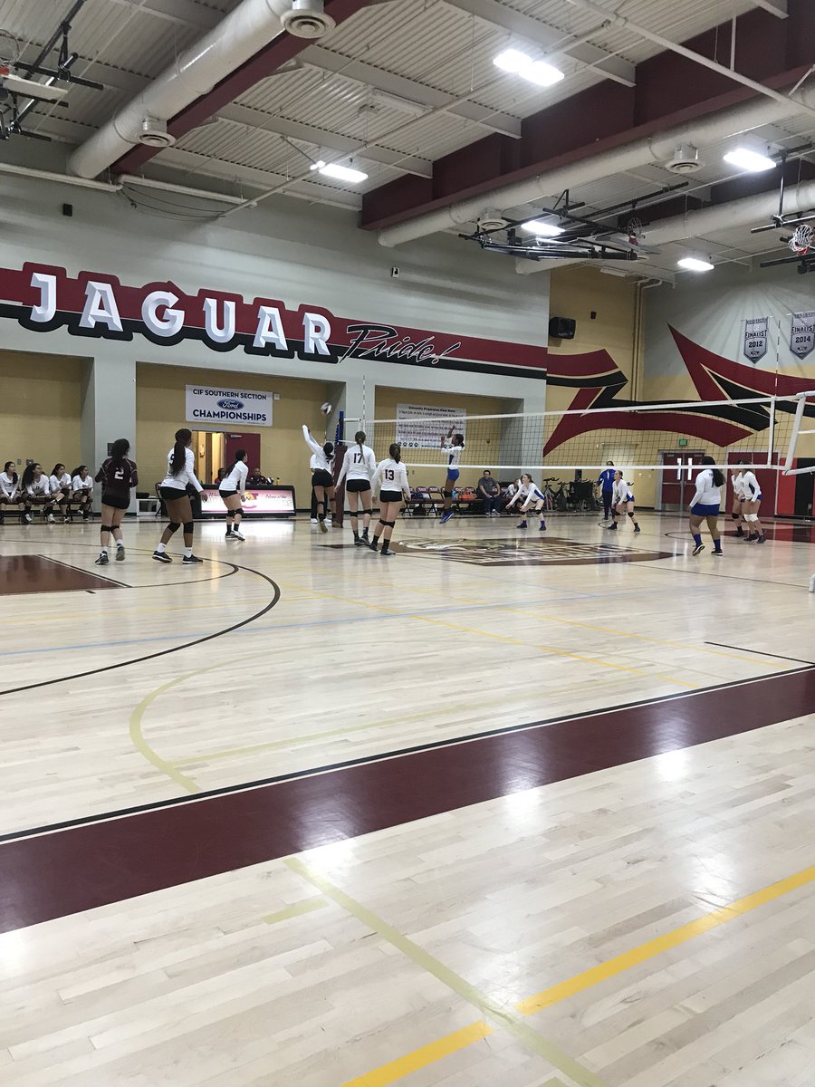 _upsports's tweet photo. And the lady jags once again did it!!🏐🔥 https://t.co/QE8dr8tOqO