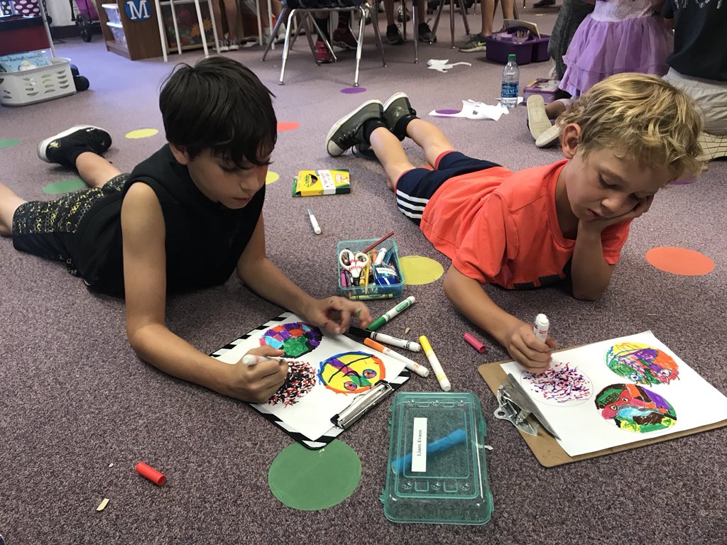 soaringin2nd's tweet image. Celebrating #DotDay2018 with our 4th grade buddies! We created a dot mosaic together. 🌈 #rooneyranch @RoaryRR @AlbertAAALago