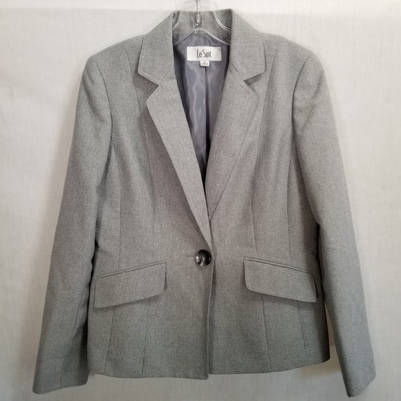 So good I had to share! Check out all the items I'm loving on @Poshmarkapp from @Annieluvs2sell #poshmark #fashion #style #shopmycloset #rubyroad #aliceolivia #lesuit: bnc.lt/focc/IOcmoPJFBP