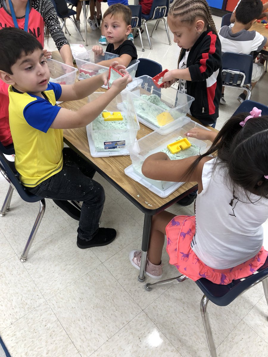 MrsWarblesClass's tweet photo. Center Time is our favorite time! Today we sorted animals by colors, explored kinetic sand, used pretend food to create meals and had snack time! #AMpreK @NorwoodES @pat3303 @canstafford https://t.co/UoZIbQAtZn