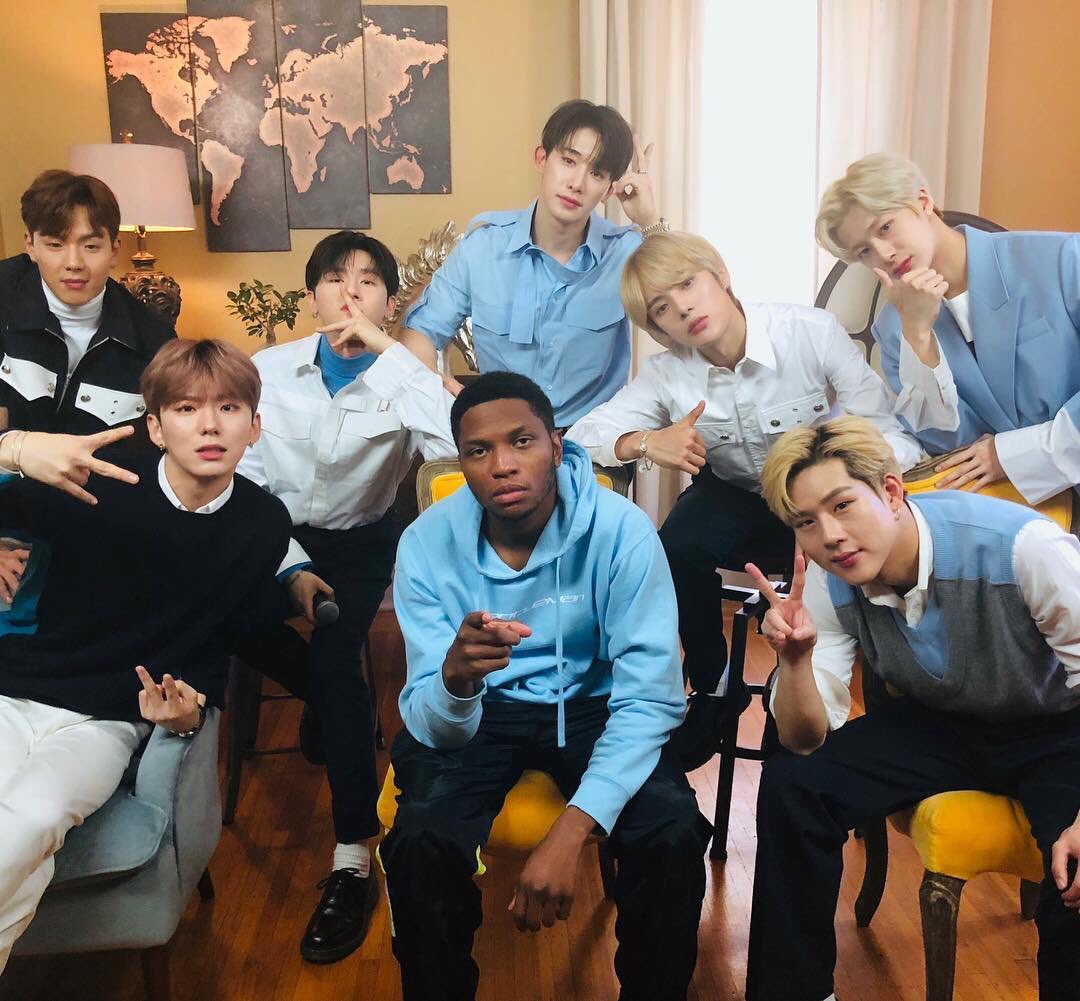MonbebeBrasil_'s tweet photo. 170918 @ [Instagram] ig sogallant | Foto com @OfficialMonstaX 
Foto foi tirada enquanto os meninos estavam em turnê pelos EUA e encontraram o cantor gallant.
👉 https://t.co/0cTJFdwJuj
#Monsta_X #MonstaXInUS #2nd_World_Tour https://t.co/pc6J1QTTy4