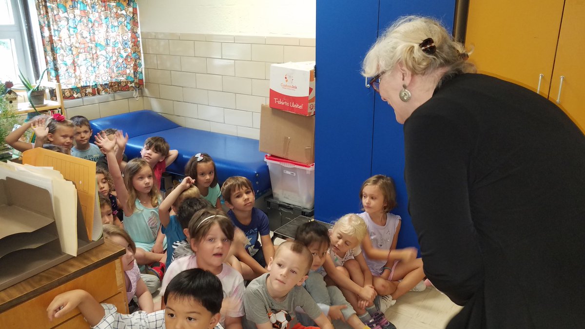 tcguth's tweet photo. We begin our search for the missing Gingerbread Man! K students meet school personnel and learn about their roles and responsibilities during the hunt. First stop: the Health Suite, where they meet our wonderful nurse, Gail Shapira. #findingclues! @RodgersForgeES @missyfanshaw https://t.co/NCFB6HqcAQ