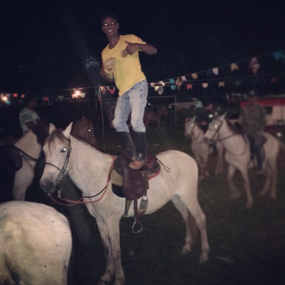 FilhoDeLatrell's tweet photo. Indo pro rolê / Voltando do rolê  
#QueQueIsso https://t.co/31UdOTnQTx