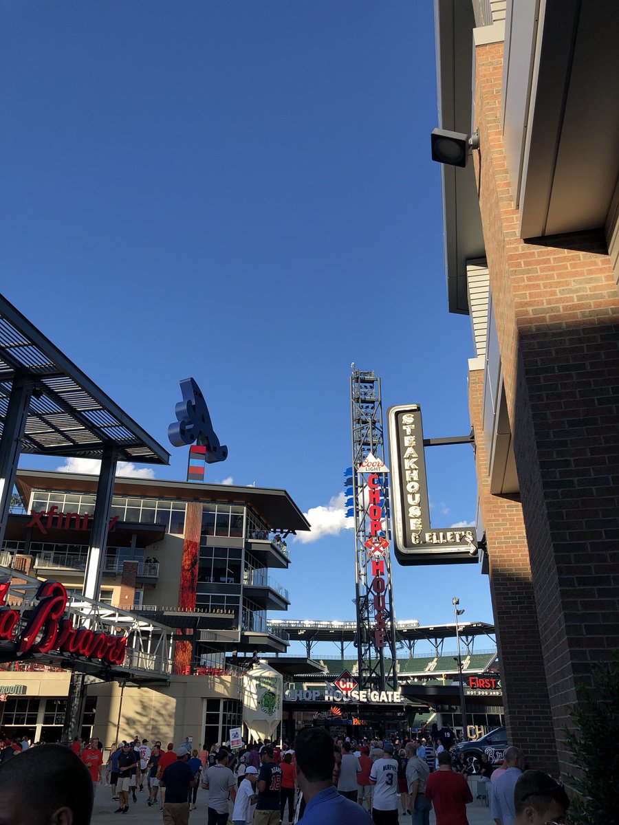 Rolltide12bama's tweet image. Getting ready for the braves game! #whatisbaseball