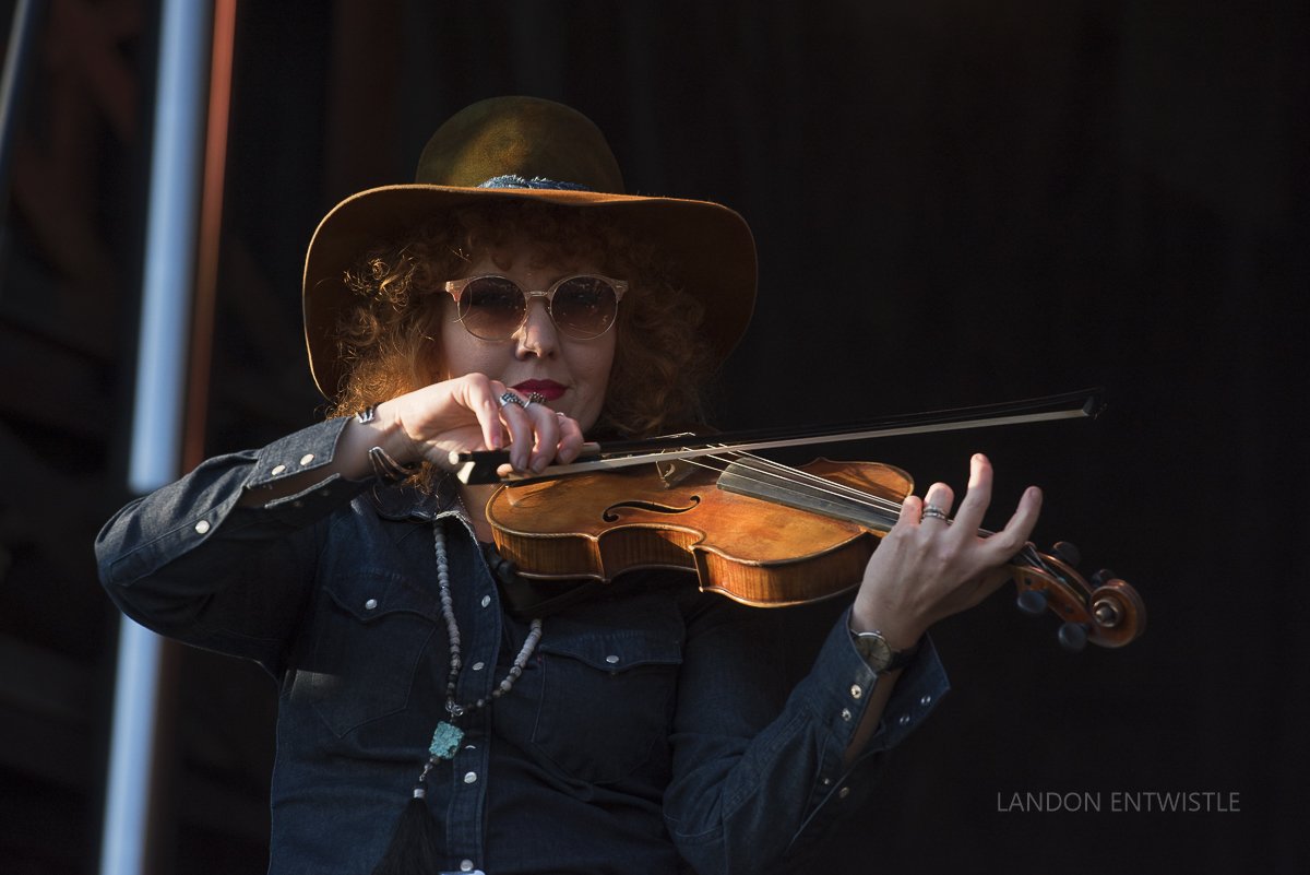 apt613's tweet photo. #CityFolk2018 and Marvest delivered on memorable concerts with plenty of #ottmusic. Here are some of our favourite shots from the last 5 days: https://t.co/GU2759Jomr https://t.co/uZPQZZsa5S