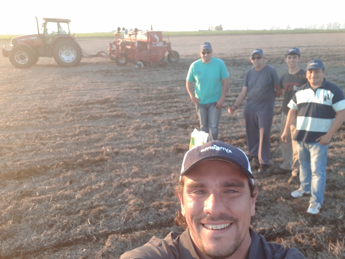 NRanure's tweet photo. Se termina la siembra de un ensayo más. Seguimos sumando junto al productor, Christophersen (Santa Fe) @Syngenta_ar #SYN897VIP3 #SYN979VIP3 #SYN875VIP3 https://t.co/oLR0KASyjZ