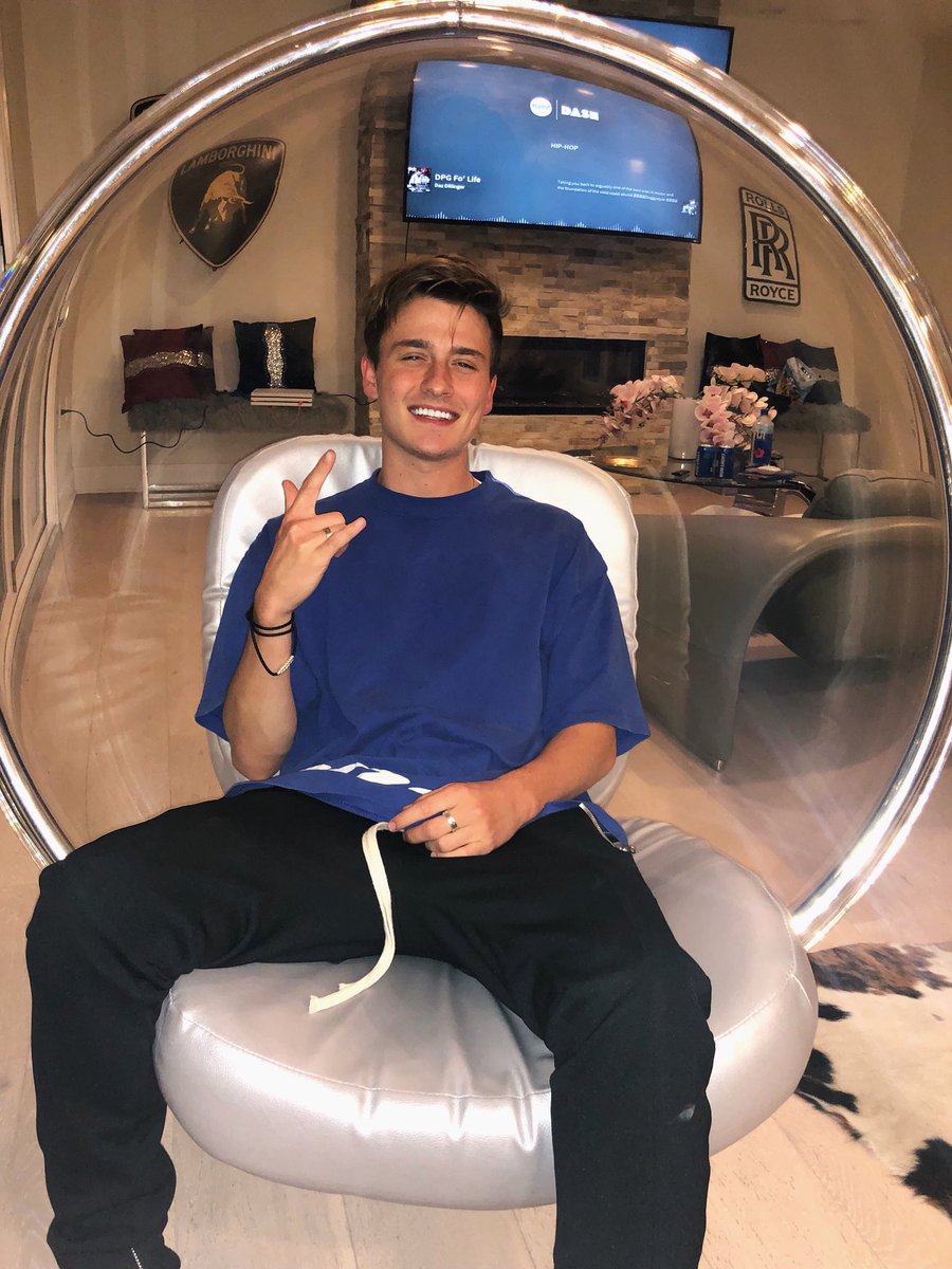 CrawfordCollins's tweet photo. What’s on your mind? https://t.co/XLA6CdIyRP