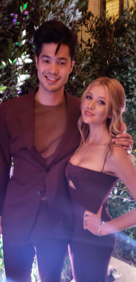 Kat_McNamara's tweet photo. Matching in maroon. Coincidence or #Prom2018? 🤣 @rossbutler @showtime @TheEmmys https://t.co/15bSSoBgQn
