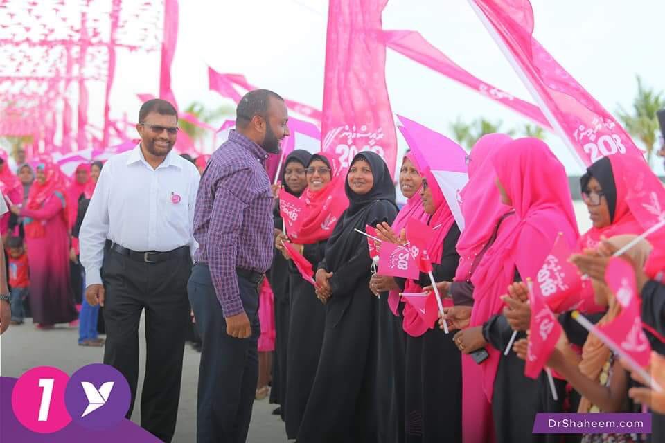 mumthazhmt's tweet photo. #K_KaashidhooGaafaru
Raees Yaameen ge inthihaaabee baiveriyaa DR @Mohamedshaheem1 #kaafuAtoll ge Rahthaka kurahvaa Dathurufulhuge Therein #kaashidhooGaafarah Vadaigathun..
#EmmeGaathun
#YameenShaheem2018
#CandidateNo1✅ https://t.co/U2TtGkAYzV