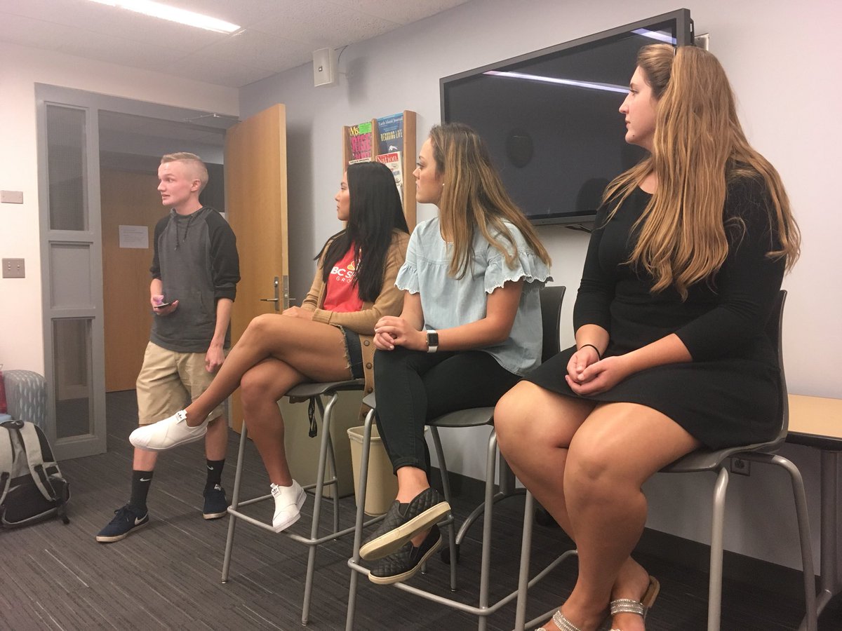 IthacaSPJ's tweet image. We’re having a panel on internships right now in the Park Lounge! Stop by (we have cookies)