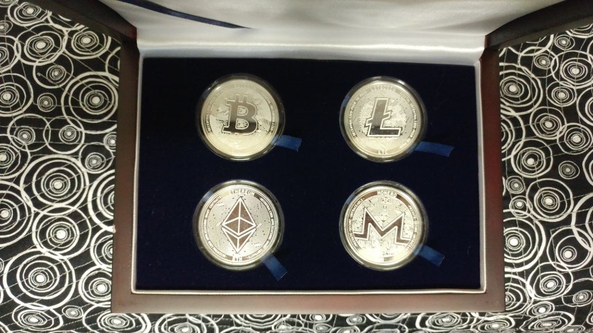 CryptoQuilts's tweet photo. Live Auction: #Bitcoin, #Litecoin, #Ethereum, #Monero Quilt with matching 1oz Silver Coins. $BTC $LTC $ETH $XMR

https://t.co/FzuKEtOlbQ https://t.co/IIqAvJFN6O