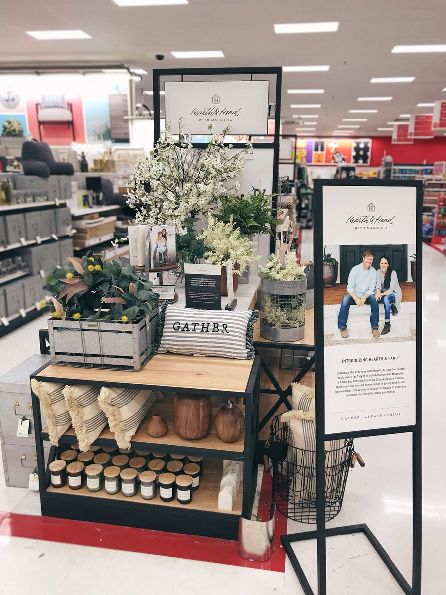 theMainVM's tweet photo. Maybe I overdid it on the greenery...? NEVER! Such an excellent (easy to maintain!!) way to add some warmth to your home. Joanna recommends adding some water to the vase to improve the illusion 🧚🏼‍♂️💚🌿 #T1355 #VMStyle #TargetStyle #HearthAndHand https://t.co/WNgEX1ovsp