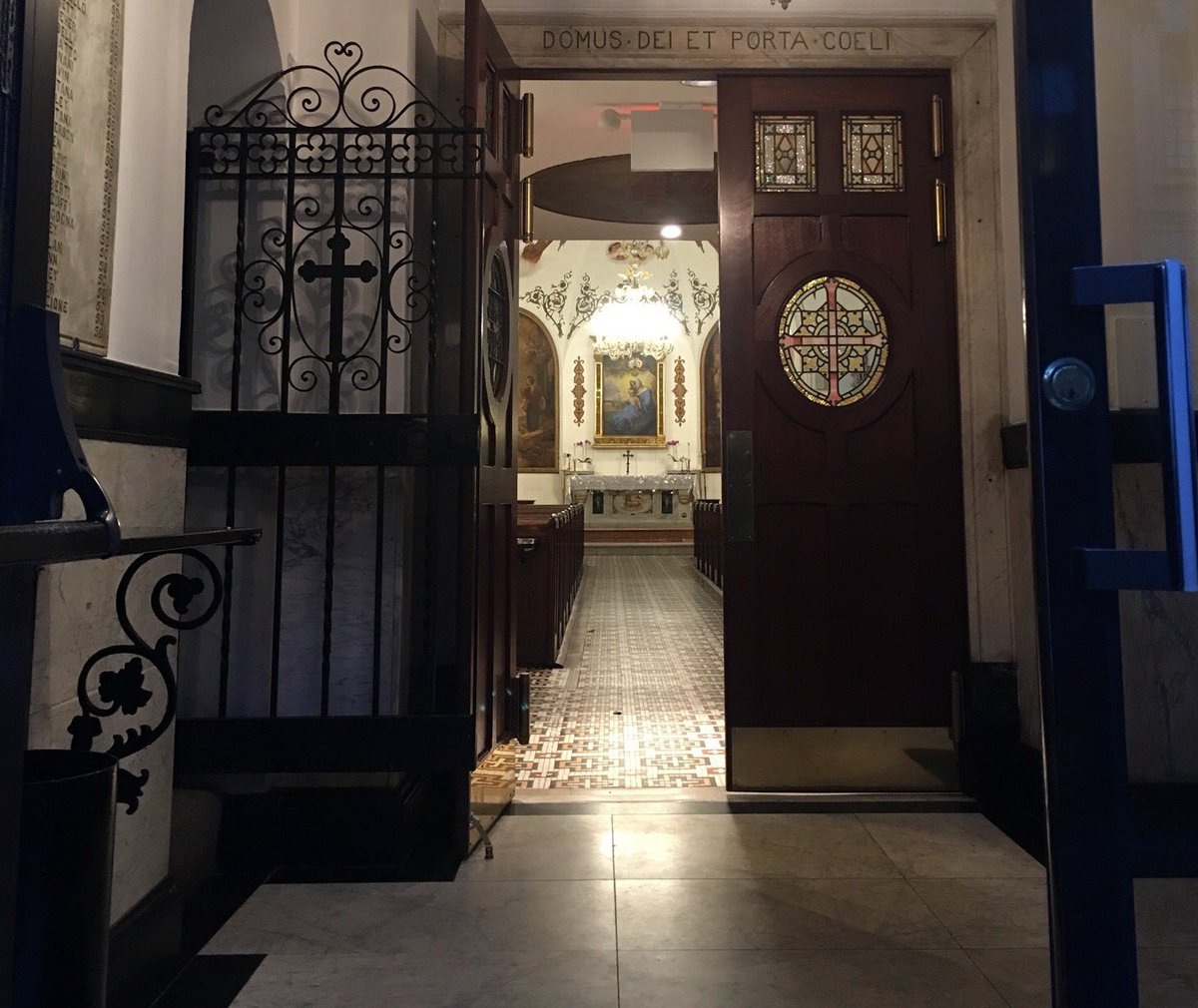 FriendsOLPNYC's tweet photo. The Mass ended. We went in peace outside to #PrayTheRosary
"DOMUS DEI ET PORTA COELI."
#KeepGoing to #OpenTheseDoors
🌹 🙏 🌹 🙏 🌹 🙏 🌹 🙏 🌹 🙏 🌹 https://t.co/meB9d2aJ8f