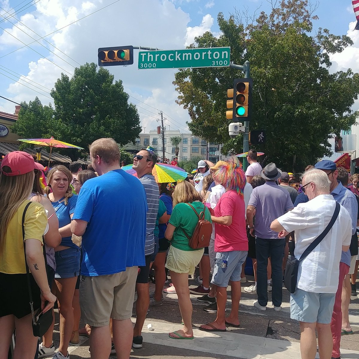 CondomSenseLewi's tweet photo. Dallas Pride Parade was AMAZING!
#lgbtq🌈 #prideparade2018 #dallaspride2018 #beproudofyou https://t.co/pZUVJHRssB