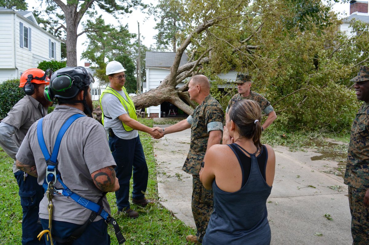 CMC_MarineCorps's tweet photo. 1/ Visited MCAS New River, Camp Lejeune &amp; MCAS Cherry Point today...lots of down trees, water &amp; roof damages...the storm hurt some, but Marines &amp; families are out cleaning up, helping neighbors as you would expect. Thanks to all for pitching in...that’s the Marine way! https://t.co/KYG04BNFwn