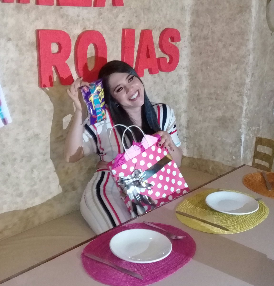 ArelyCe14358078's tweet photo. @TakisMx @camilaaarojasss @camilaaarojasss ama los @TakisMx !! Seria la mejor imagen para su publicidad🤗😍😍 https://t.co/QWKV6MFYNW