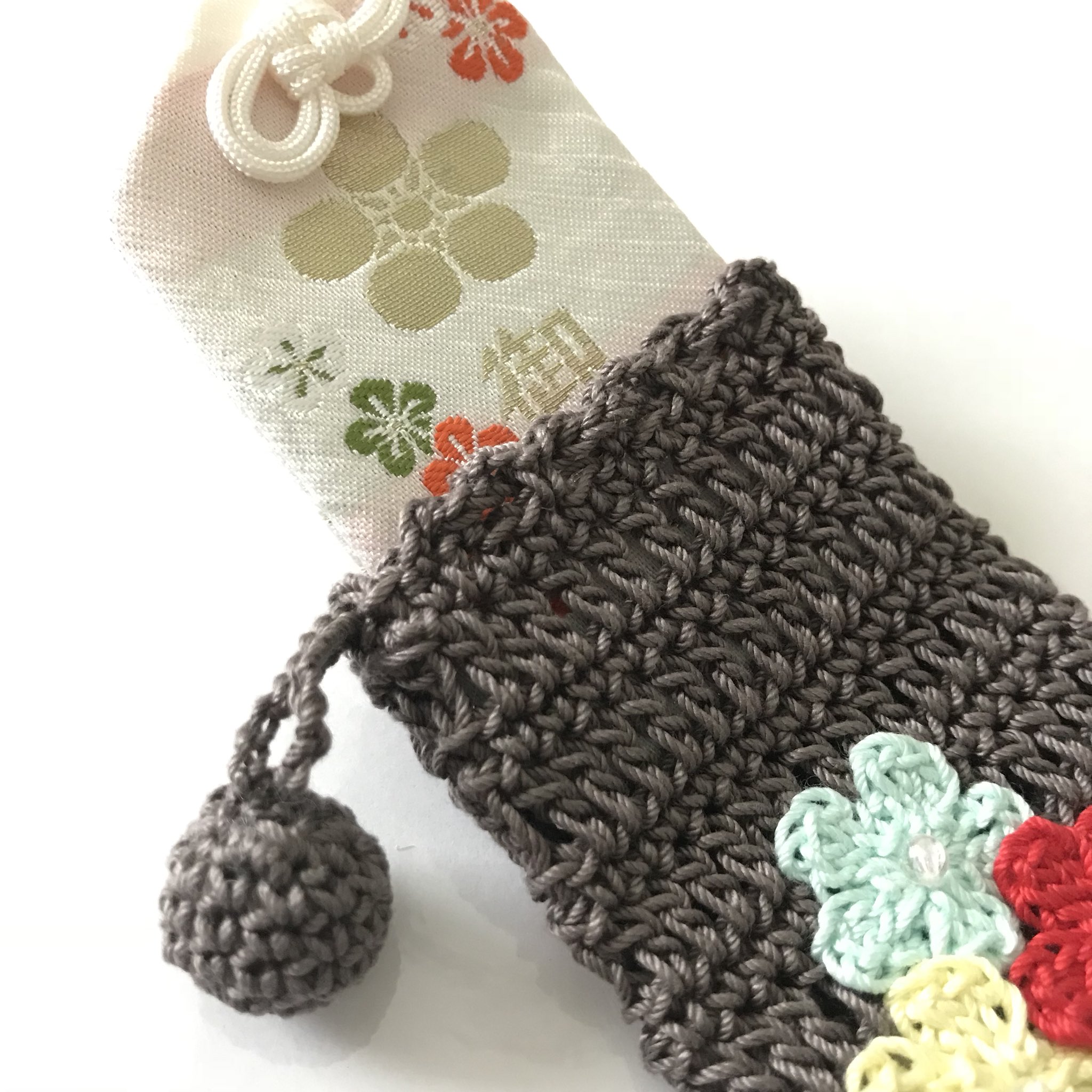 37 Twitter पर おはようございます たまーにかぎ針編みのお守り袋も編んでいるのでよかったらこちらも覗いて見ていただけたら嬉しいです ハンドメイド かぎ針編み お守り袋 出品中 さんじゅーななど 37 C T Co Ndgrypc9d4