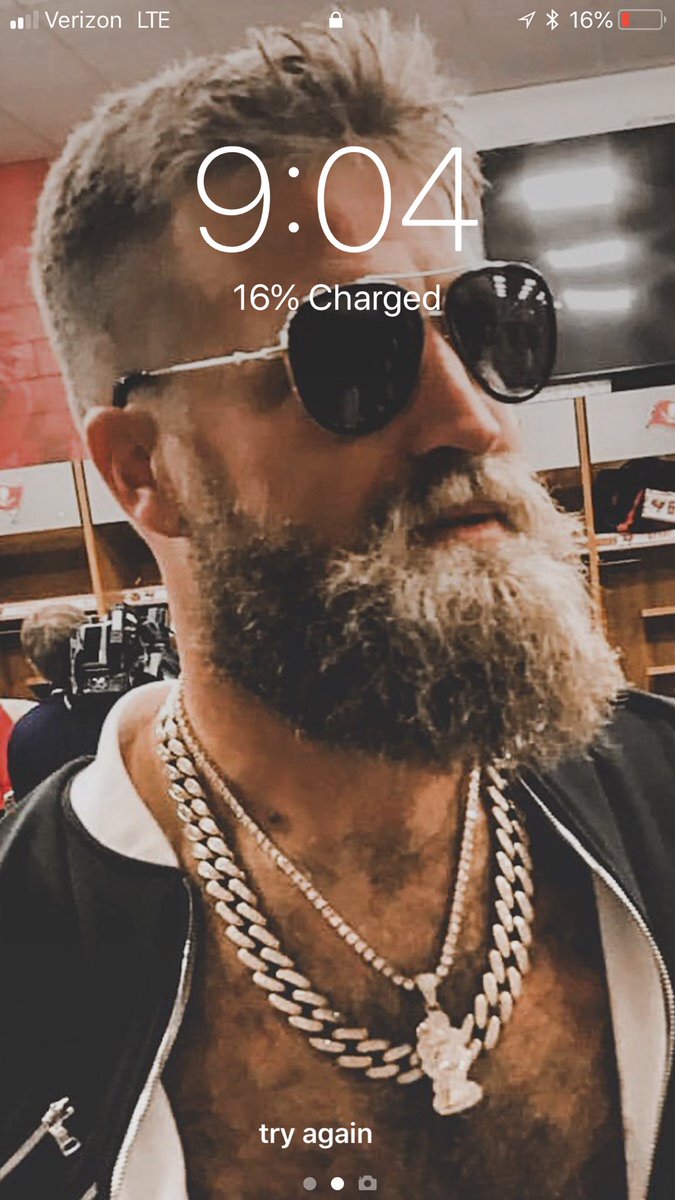 TrevNaples's tweet image. Mood all 2018. #fitzmagic #notshavingtillwelose #whosewithme #beardrubsfordayz