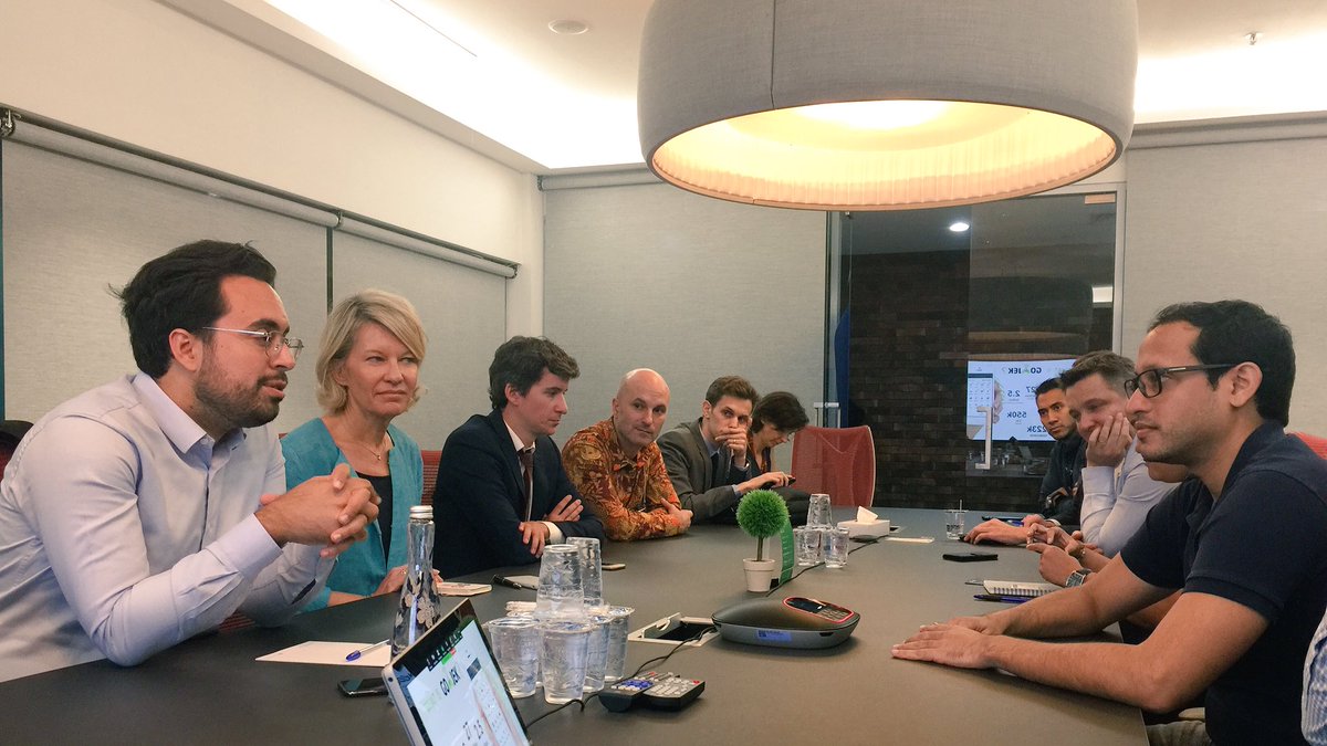 mounir's tweet photo. « Imaginez une ville où des milliers de taxi-motos électriques et sécurisés, utiliseraient nos rues, et imaginez toutes les voitures en moins que ça pourrait faire »

Rencontre avec les dirigeants de @gojekindonesia 1ère licorne d’Indonésie !

https://t.co/pwZhRqavYR https://t.co/2R6W8LAE3t