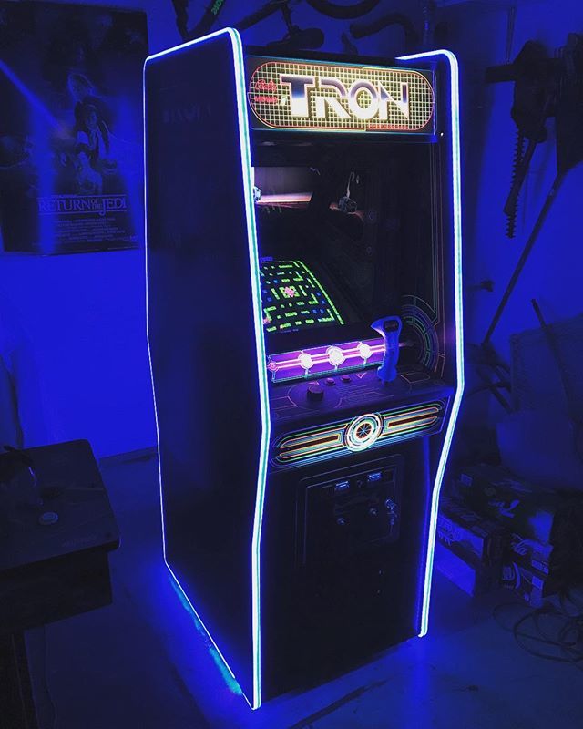 Falcontoys's tweet photo. Tron - restored and enhanced 
#tron #arcade #videogames #80s 
#neon #diy #restore #project #blue #blacklight #joystick #pacman https://t.co/bedaahnJFp https://t.co/jfpoQGnJxP
