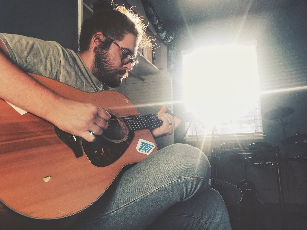 Chris is in full metamorphosis to Post Malone...

Oh, and we’re working on some new songs today 😄
•
•
•
• 📸 <a href="/LaParraClarity/">Ian Parra</a>