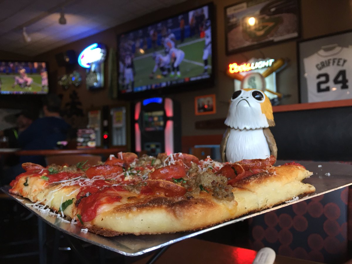 MiCorazonMiAmor's tweet photo. Itβs rough being a @Seahawks fan thank goodness for @Farrellis cocktails and Porg. #adventuresofporg #porgalert #porglife #beerporg #porgnation #porgstagram #porgsinpublicplaces #NFLporg #porgs #FootballPorg #JustDoIt https://t.co/sZdGoXxZzZ