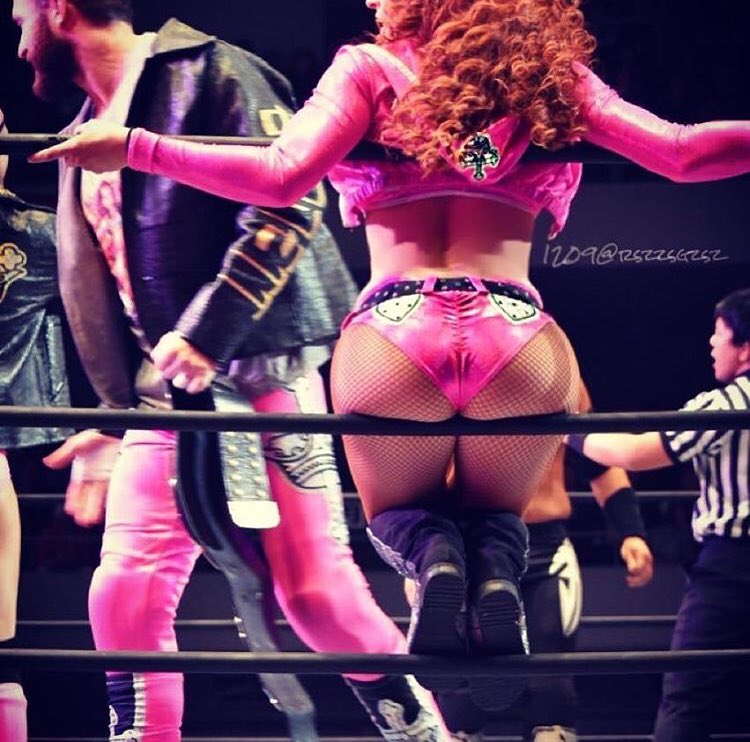 One of the many ways to get @ElisaWilson32 to complement me.