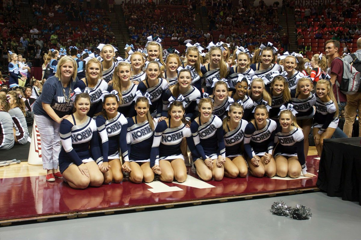 OakTreeBandits's tweet photo. ITS CHEER STATE WEEK😩❤️😩❤️😩❤️😩 everyone’s gotta get there and get loud this Saturday in Tulsa 🤪🤪 #gocrazy #5peat #memorialsucks 5 DAYS UNTIL 5 YRS ON TOP https://t.co/ox4yc5UF3F