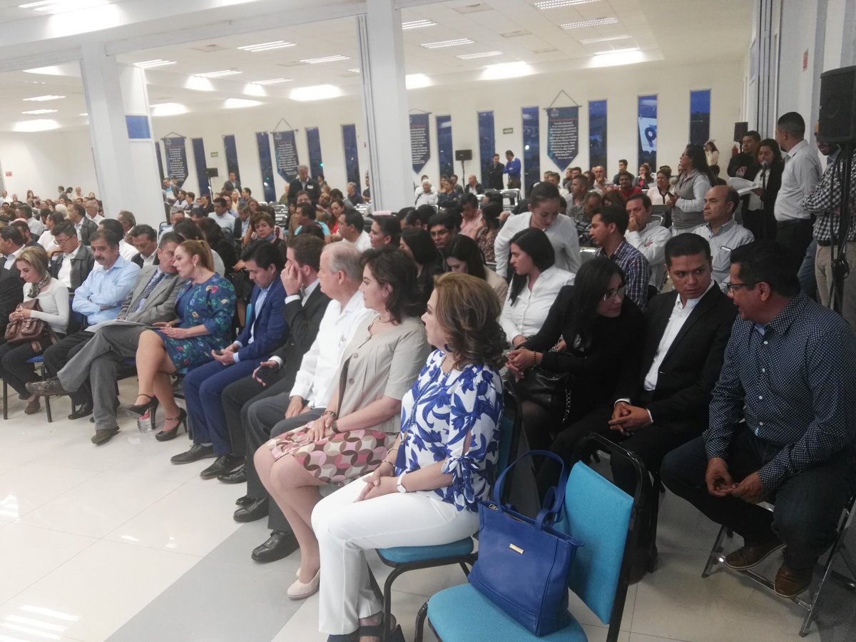 LuiselgueroV's tweet photo. Esta noche en reunión en el CDM León, las y los Integrantes de Acción Nacional celebramos el 79 Aniversario de unión, trabajo y lucha en favor de todas y todos los Guanajuatenses. https://t.co/ZbJjEjI6c6