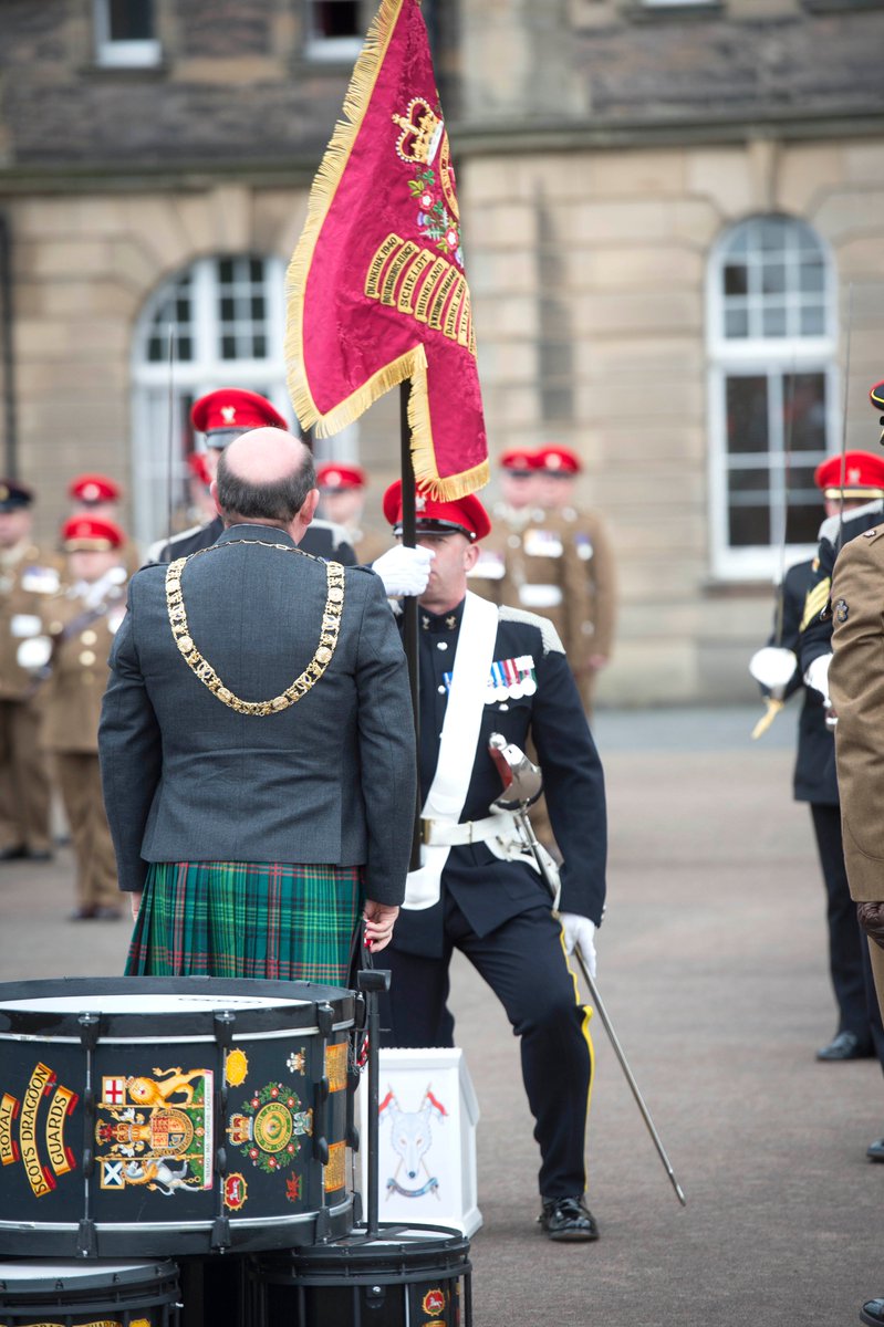 ArmyinScotland's tweet photo. Soldiers from the Scottish &amp; Northern Irish Yeomanry (SNIY)  paraded at Redford Barracks over the weekend to receive their first Regimental Guidon (Standard) from Counsellor Frank Ross,The Lord Lieutenant of the City of Edinburgh. #sniy #newguidon https://t.co/MsuQHEFiLi