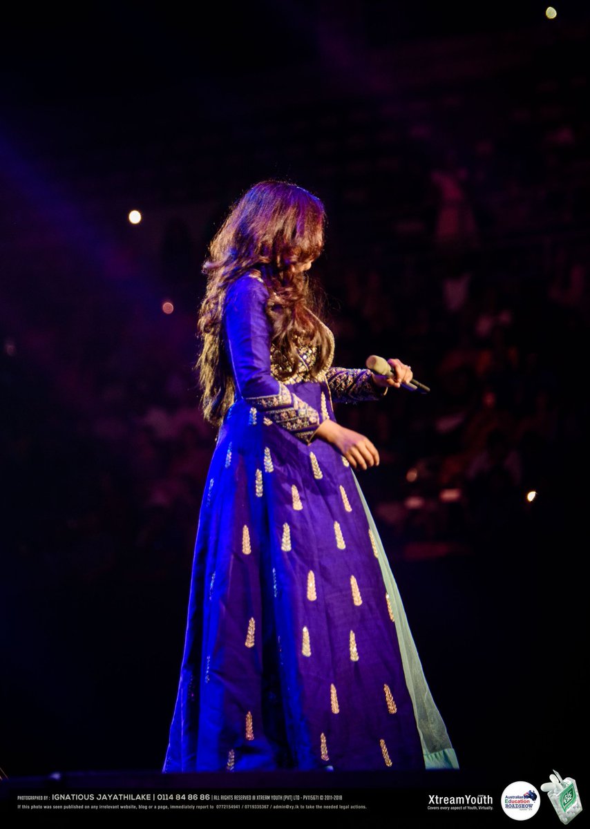 SonaSsg's tweet photo. *THE ROYAL GHOSHAL MESMERIZED SRILANKA*
Queen's some flawless angles 😍
The Nightingale of India @shreyaghoshal rocked #Srilanka at Sugathasada Indoor Stadium on #8Sep2018 by her mellifluous vocal, iconic attitude! 😍😘
#shreyaghoshalliveincolombo 
#ShreyaGhoshalLiveInSL2018 https://t.co/UwLnTKGt9n