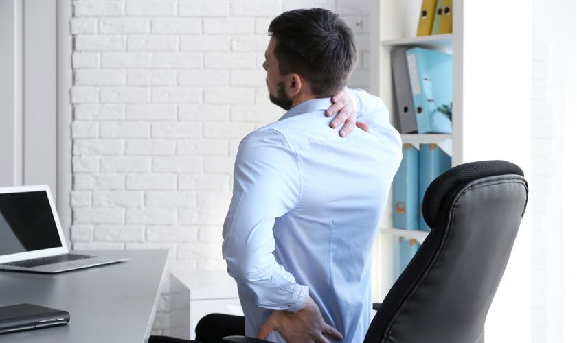 Euromof's tweet photo. Ergonomía básica en el trabajo de oficina. Mira nuestro artículo con aspectos básicos a mejorar en cualquier oficina: https://t.co/QlAMFosQSd https://t.co/rjY6gpF5up