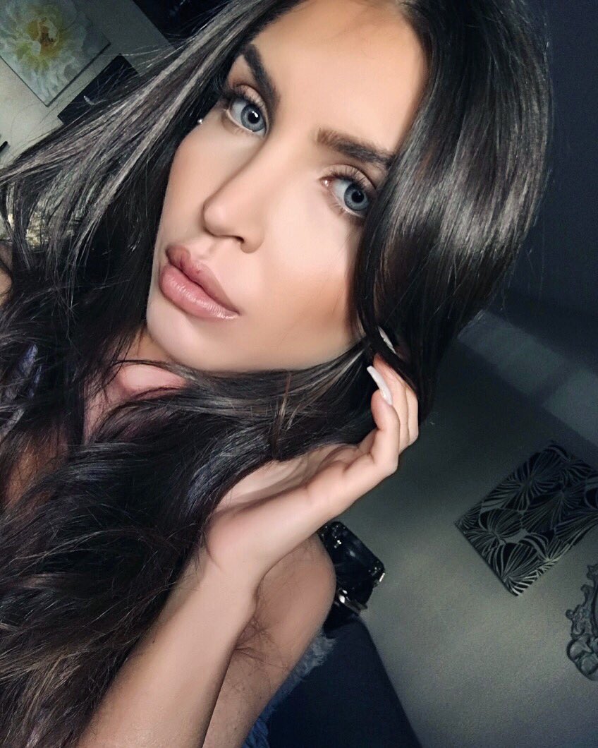 Giselle Leon worship on X: I have had the pleasure of bowing to the most  gorgeous woman for the past few years and have had the honor of giving  money to her