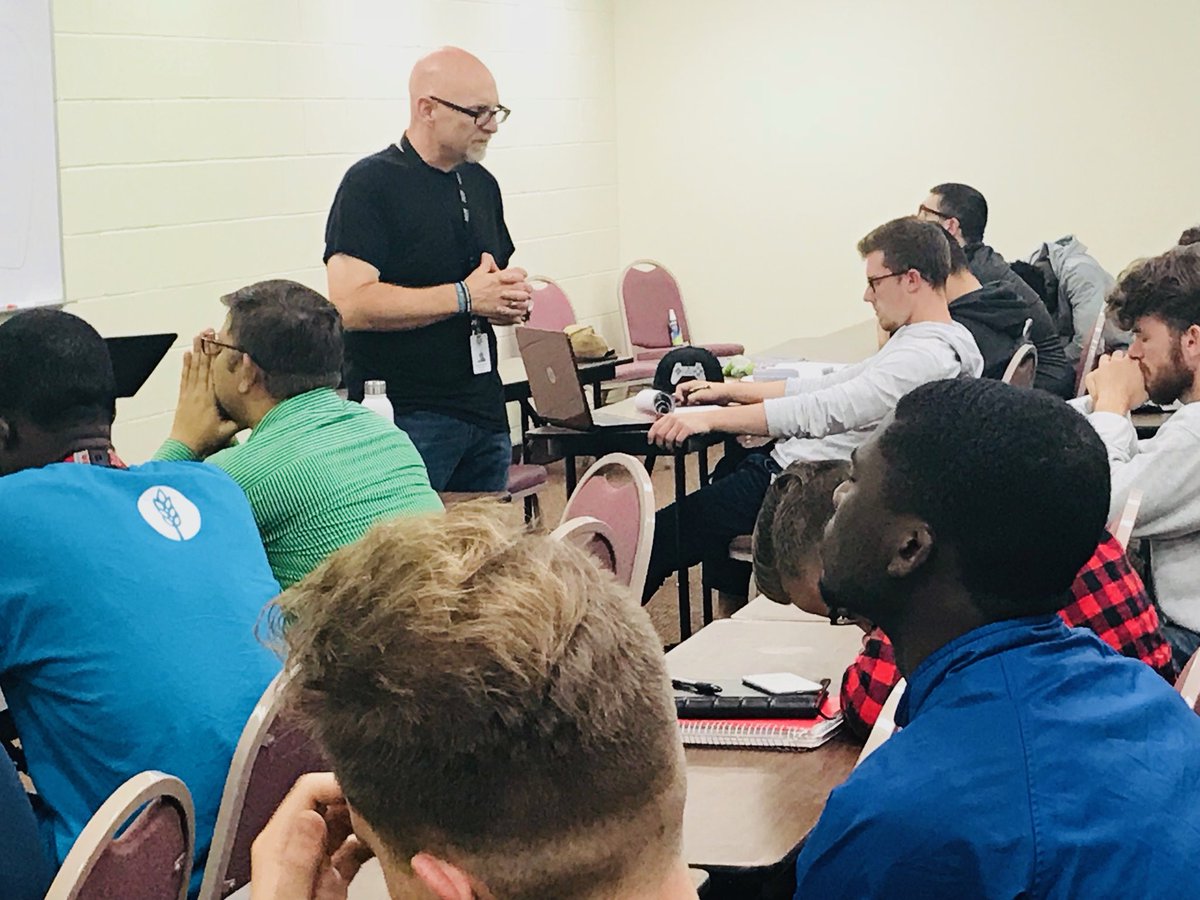 ValorCollege's tweet photo. Tonight our Jude Hall men were able to participate in #DormDevos! The devotional was about “Building a Legacy,” and was led by our Dean of Students, Pastor @donsanderson. Thank you Pastor Don for spending some time with our students and imparting your wisdom into them! #ValorLife https://t.co/ZhGsxj9pFa