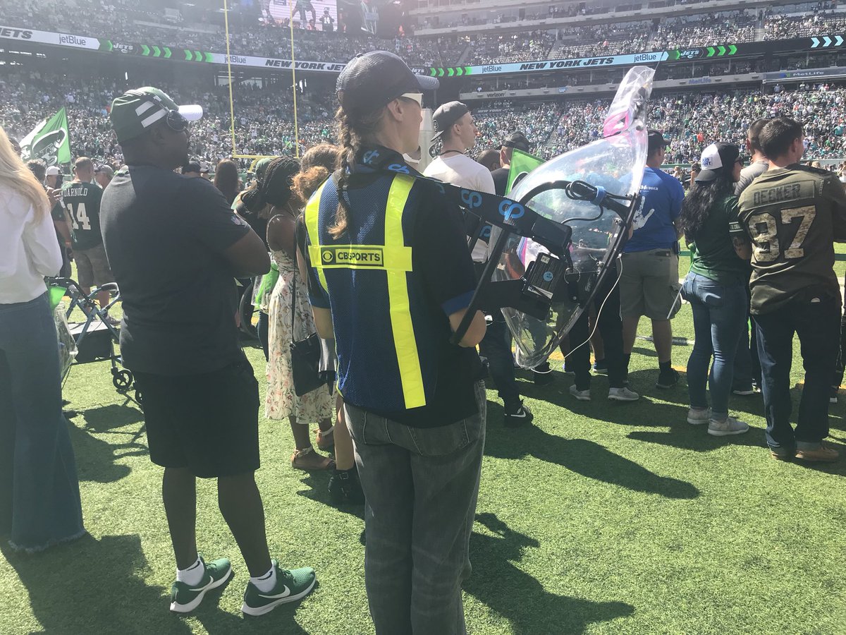 local_1212's tweet photo. IBEW 1212 Members and CBS Sports covering the action yesterday at NY Jets home opener vs the Miami Dolphins. @DPEaflcio @IBEW https://t.co/bC7Abpptk3