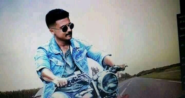 MahimaJyothi's tweet photo. #Suriya37 😍😍
Classy 💙
His Hair Style 👌
And Attitude filling Pose 😎
In One Word "STYLISH" 🔥🔥
@Suriya_offl 😘
#BornToSpreadFakeNews #NGKUpdate #UpdateWithoutUpdate #NGK https://t.co/sM1TmRhfY3