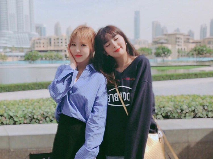 revelcatcher's tweet photo. *screeches* SUAYEON (and wenseul! and seunghee! and jun!)
happiest birthday to the cutest 15y/o i know! i hope you have the bestest day today! gracias por ser lo mejor que le haya pasado a este mundo (did i even say that right??) ily 💕
#HappyLucDay
@suayoobin https://t.co/nGhsAWnPPW