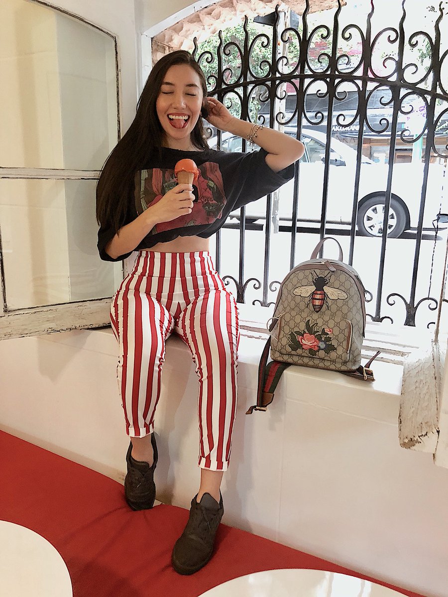 Jessquilaa's tweet photo. Don’t worry eat ice cream ✨
🖤🏰🍦🍨🍨🍦🏰🖤. #OOTD #originalsmexicocity #yeezycalabasas https://t.co/0ZWHzb1Zgm