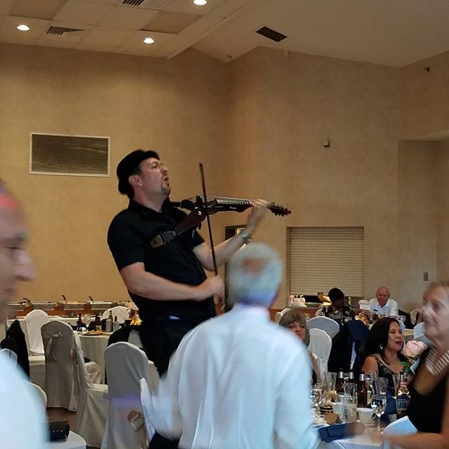 Our #djviolinist rocking out in blauvelt . . #djviolinist #violinist #instaviolinist #weddingreception #weddingviolinist