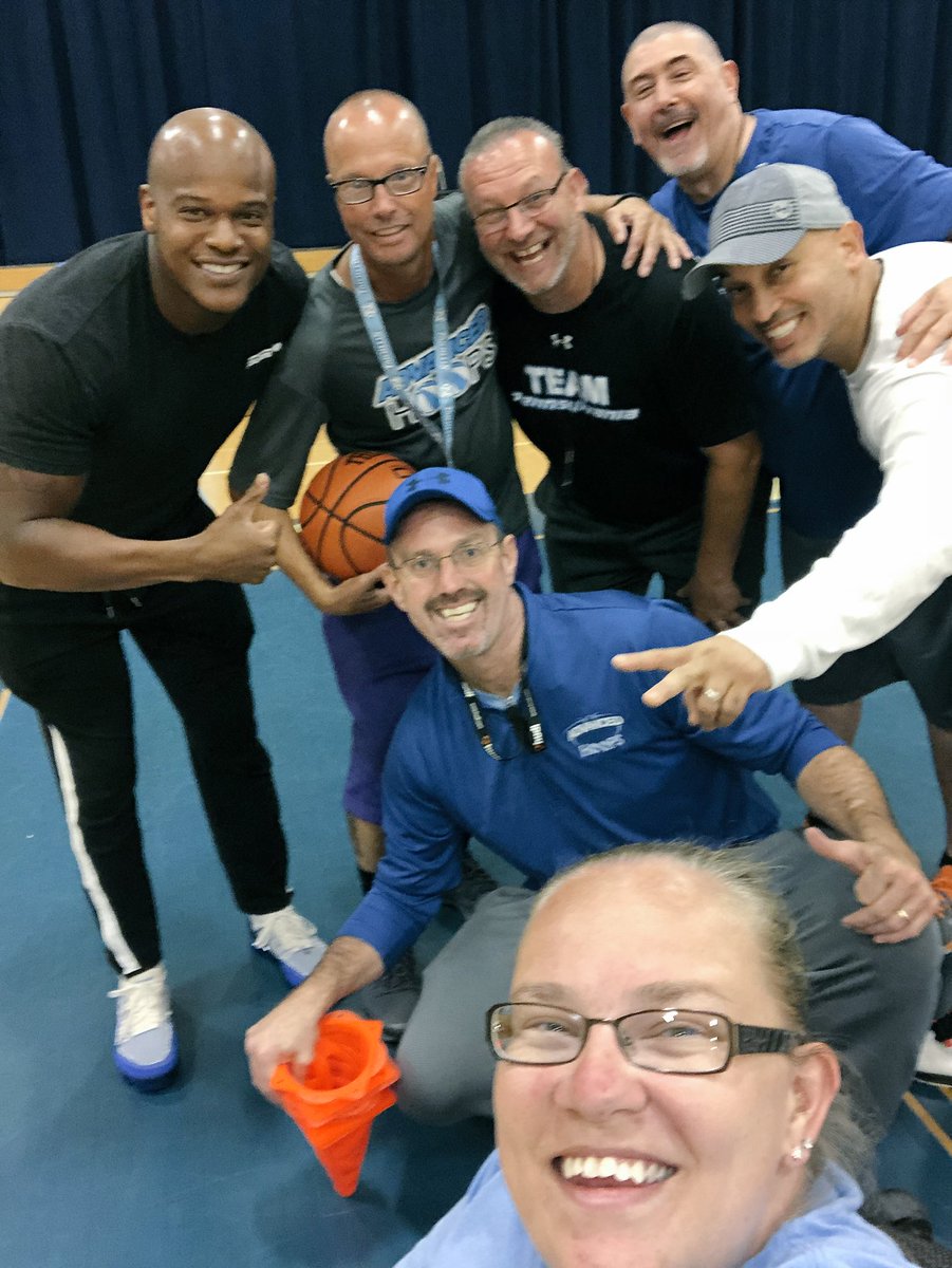 AdvancedHoops1's tweet image. A special thank you goes out to these guys for taking the time to make sure that everything we do here at Advanced Hoops runs smoothly and efficiently. None of this would be possible without this awesome team of coaches! #teampa #FAMILY #advancedhoops