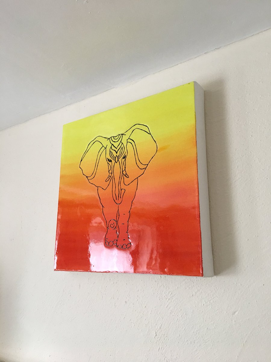 china_funky's tweet photo. Hey everyone! Head over to my Etsy shop and check out my stuff! I just got my sale on 😉🎨📤📦 #art #sale #Etsy #etsyshop #cannabis #leaves #elephant #abstractart #resin #sunset #LinkInBio #Discounts #home #decor #wallart #international #shipping https://t.co/386tFbTZ04