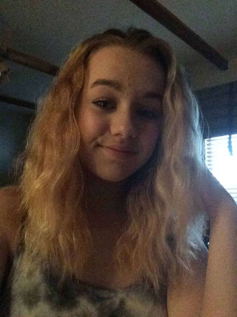 Hannah53202244's tweet photo. Bad pics, but badass personality 👑💅🏻👅👀 https://t.co/2GFc1xNBJh