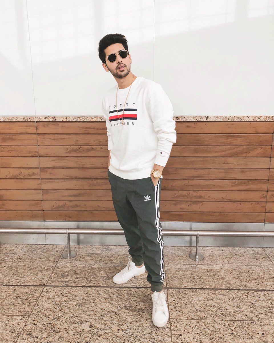 Fly and ready to fly 🕶✈️ 
Tonight it’s delhi!  

#AirportFashion #ArmaanMalik