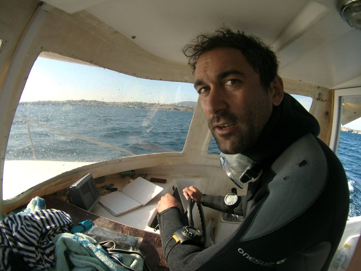 Wind2W's tweet image. #WIND2WIN’s marine biologists have the task of taking samples that will give a better understanding of the ecological state of our seawater, they are observing and locating floating marine litter locations, and recording observations on the three dolphin species in the Black Sea